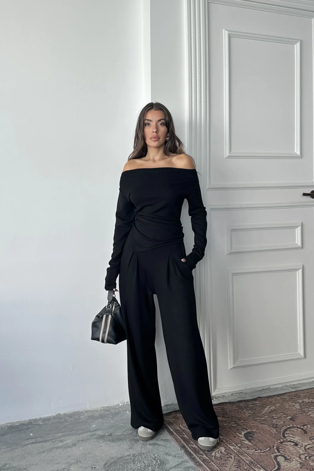 Siyah Omuz Detaylı Büzgülü Modal Takım