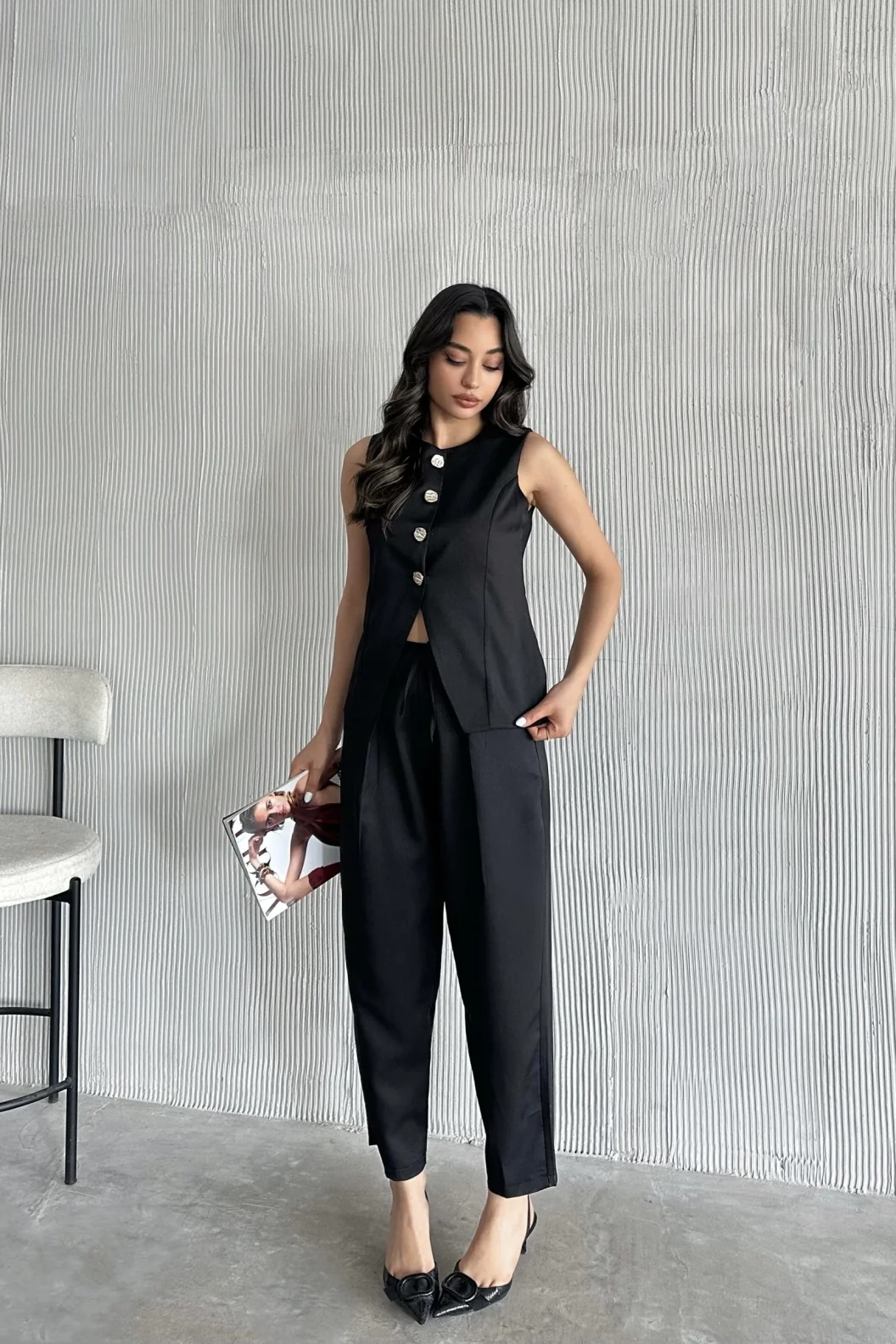 Siyah Altın Düğmeli Yelek Pileli Pantolon Takım