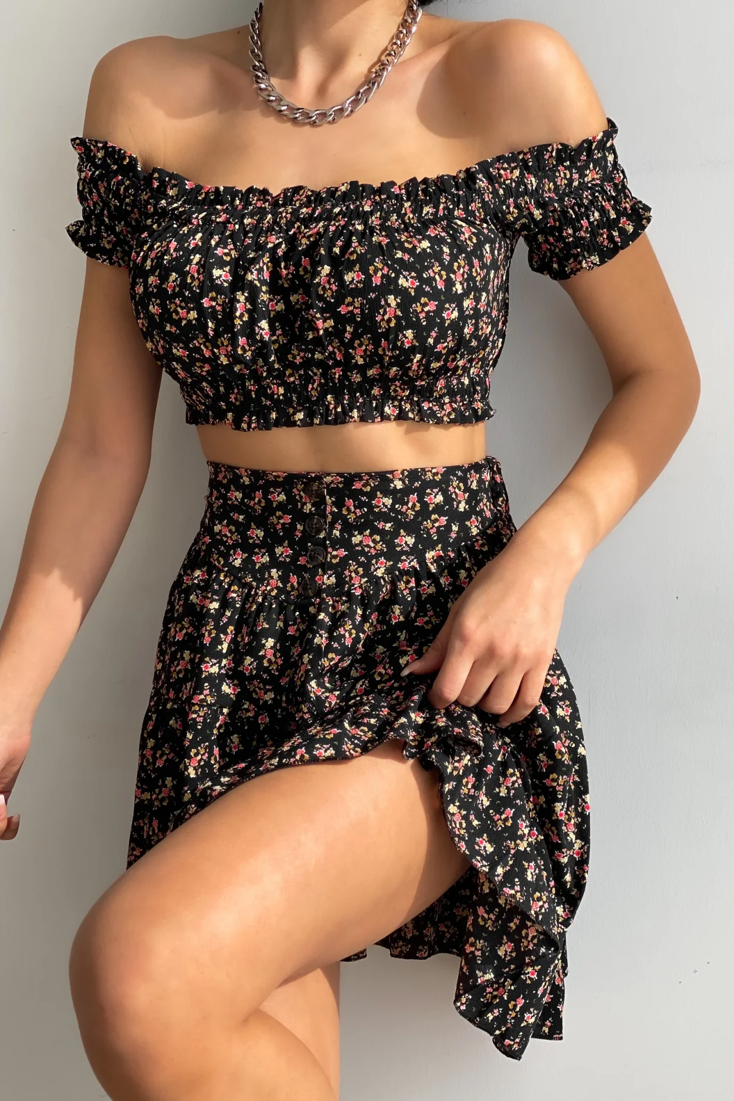 Siyah Çiçek Desenli Büstiyer Etek Takım