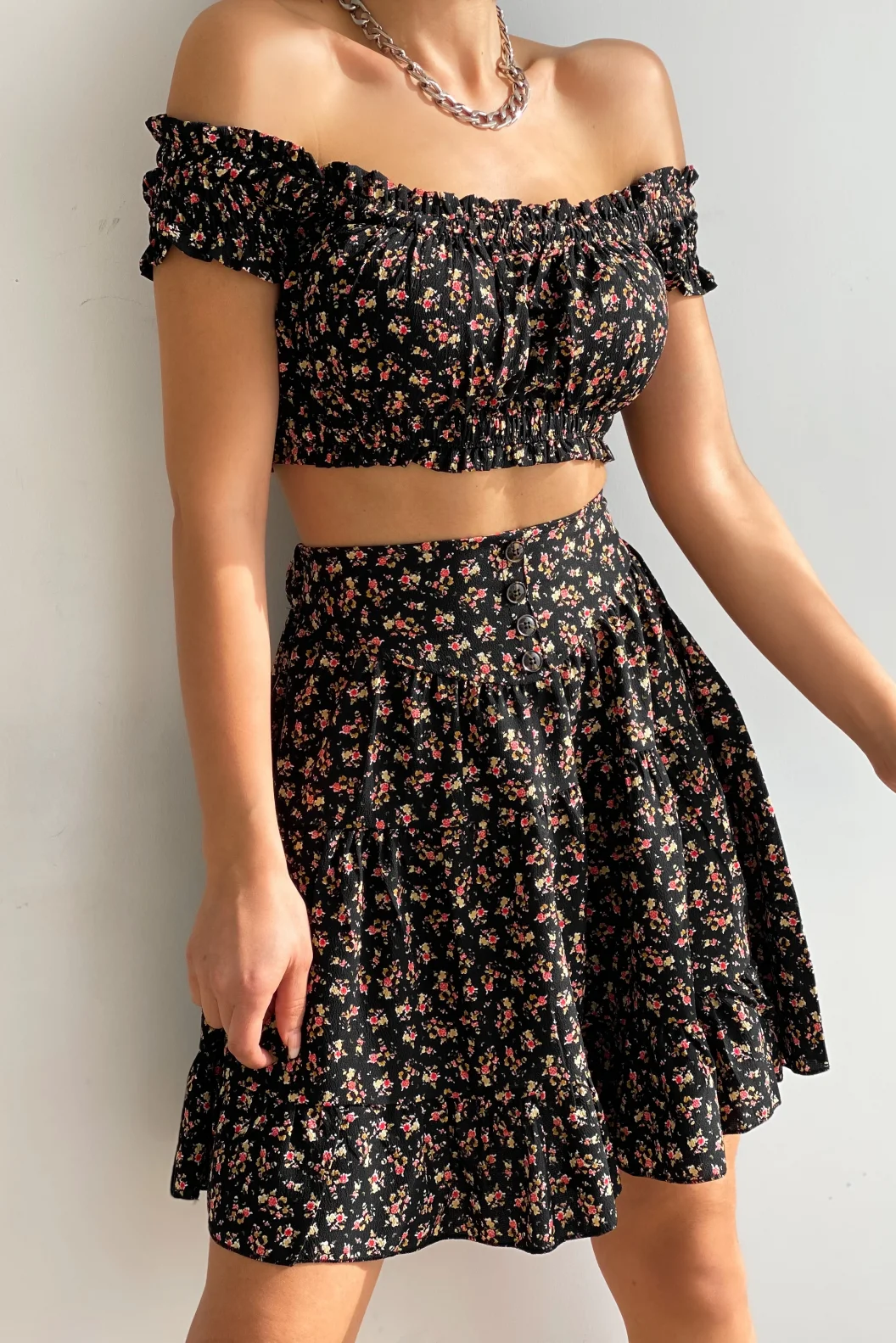 Siyah Çiçek Desenli Büstiyer Etek Takım