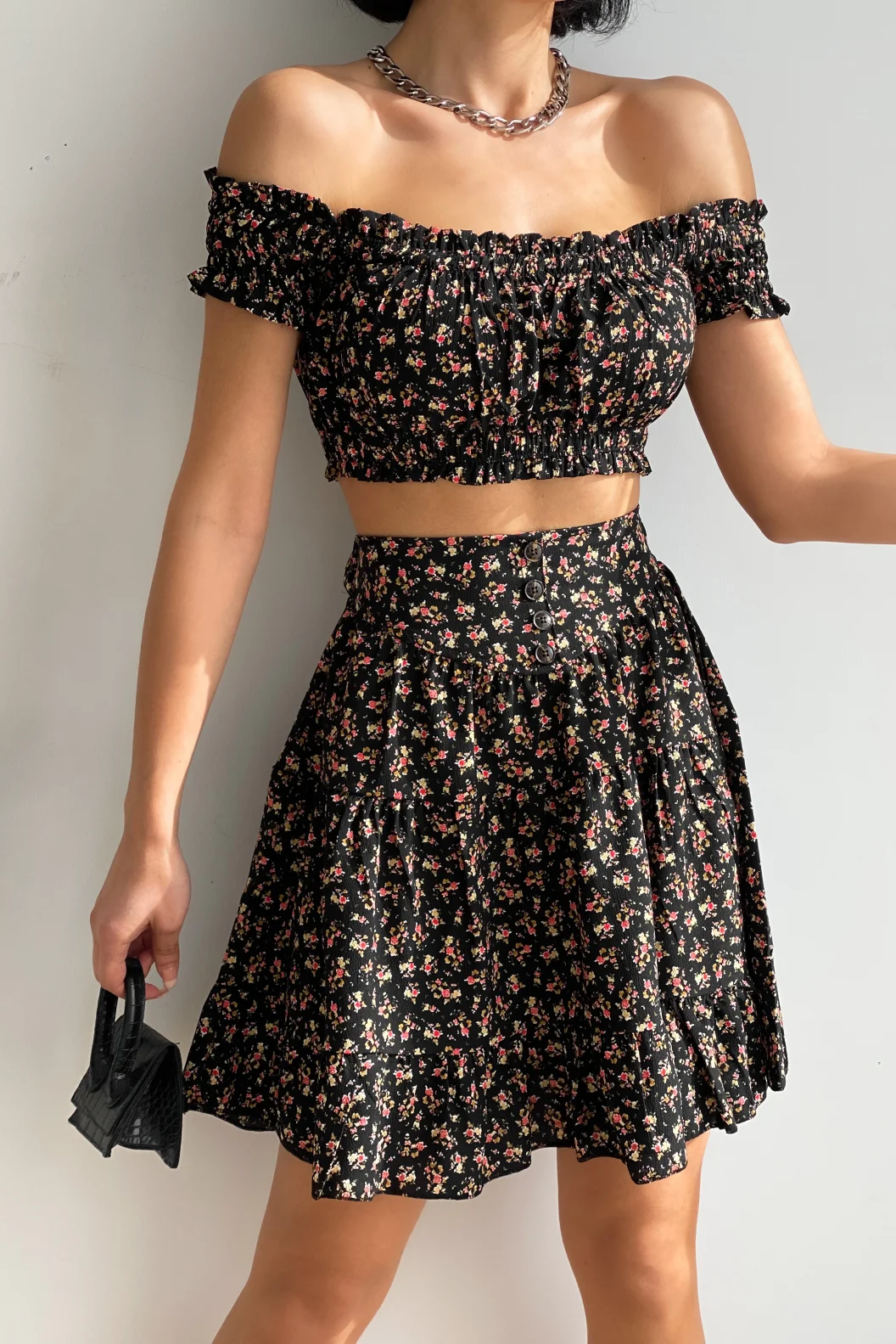 Siyah Çiçek Desenli Büstiyer Etek Takım
