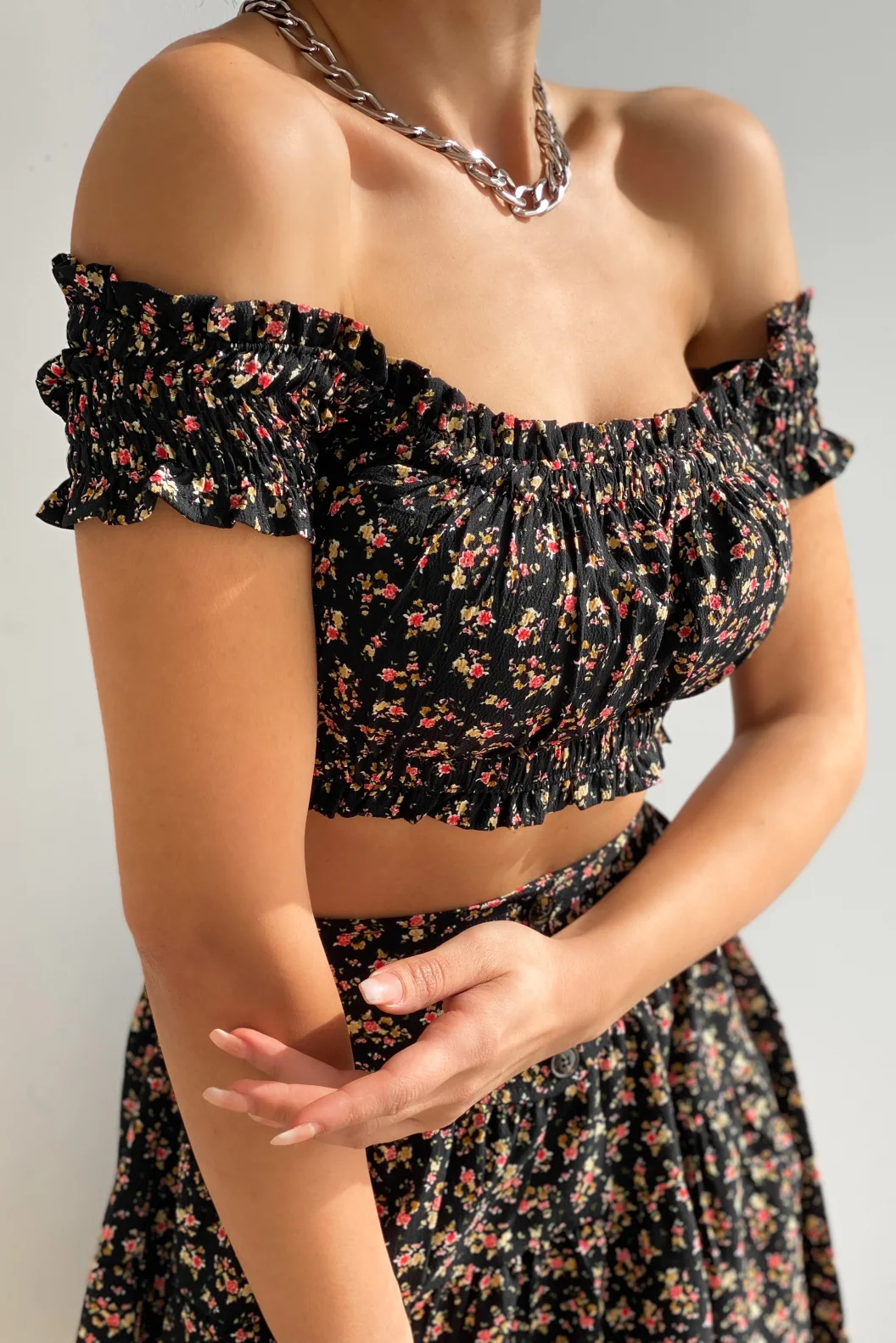 Siyah Çiçek Desenli Büstiyer Etek Takım