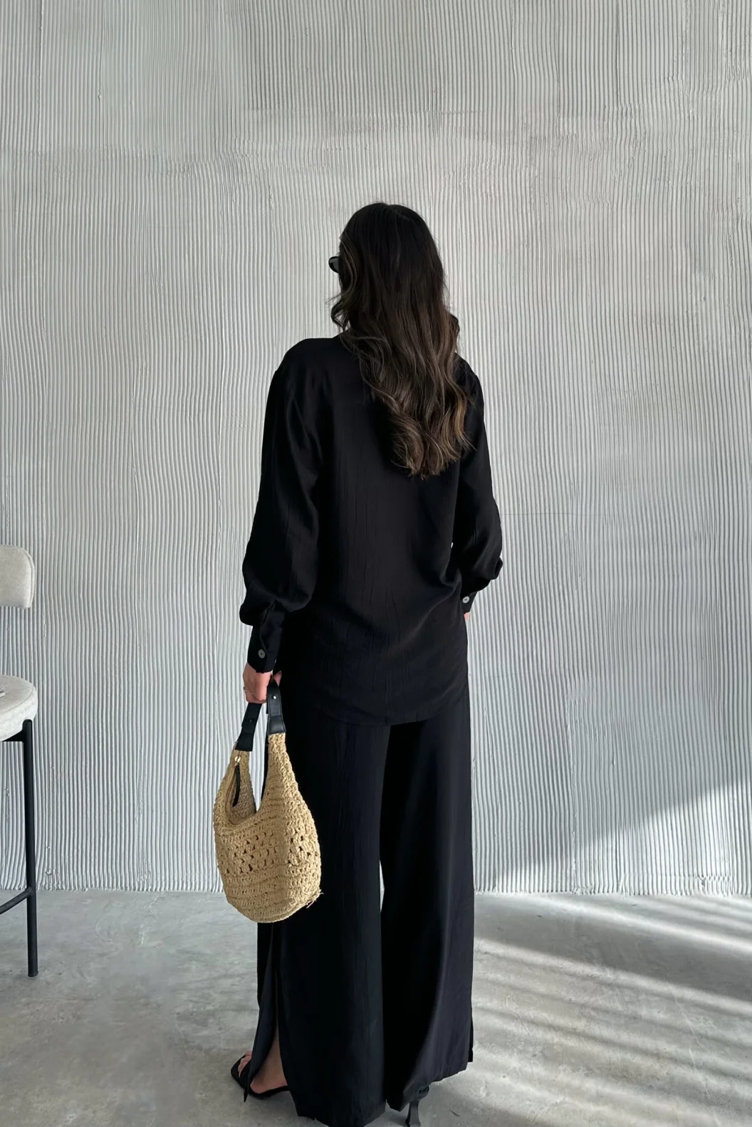 Siyah Çilek Gömlek Yırtmaçlı Pantolon Takım