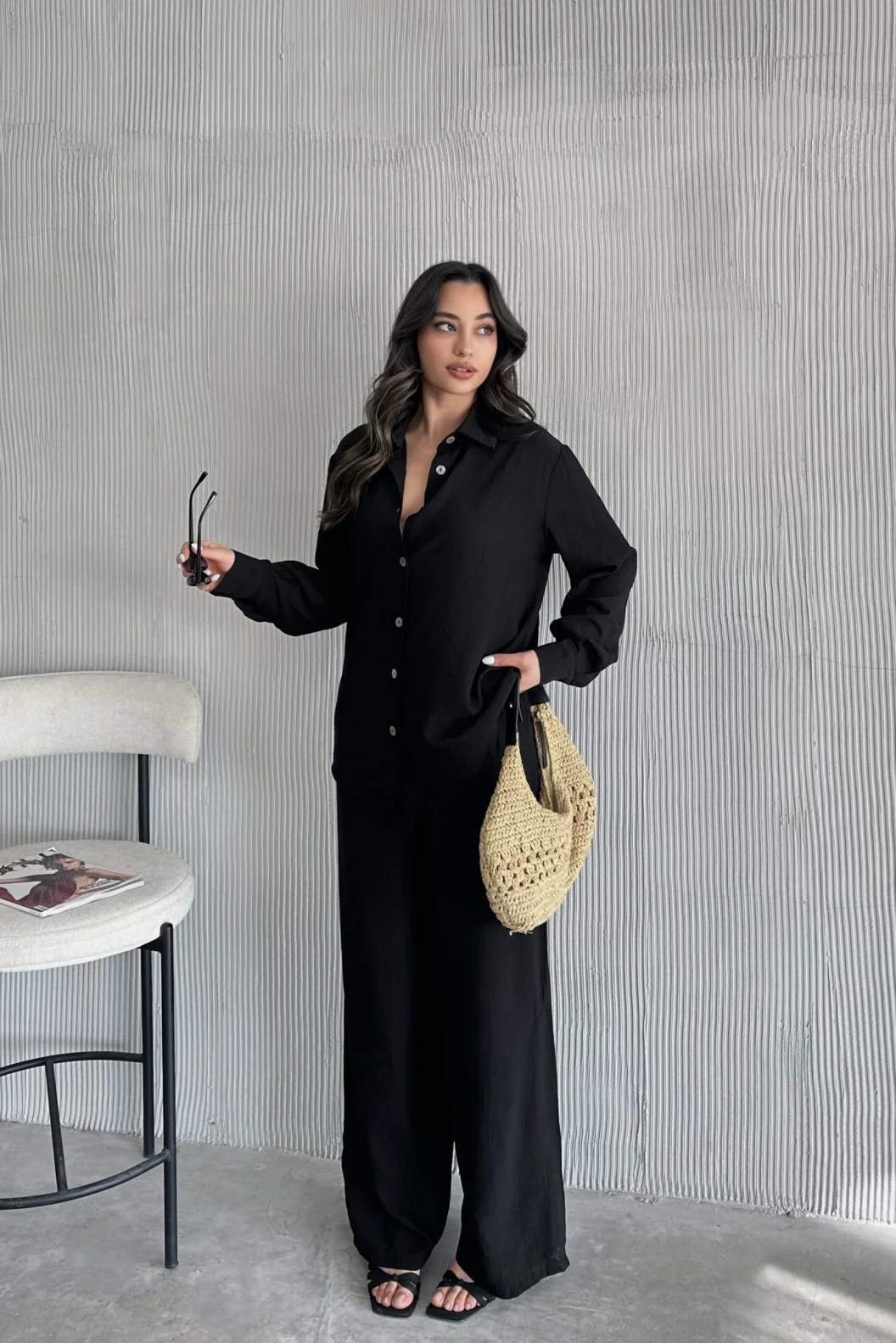 Siyah Çilek Gömlek Yırtmaçlı Pantolon Takım