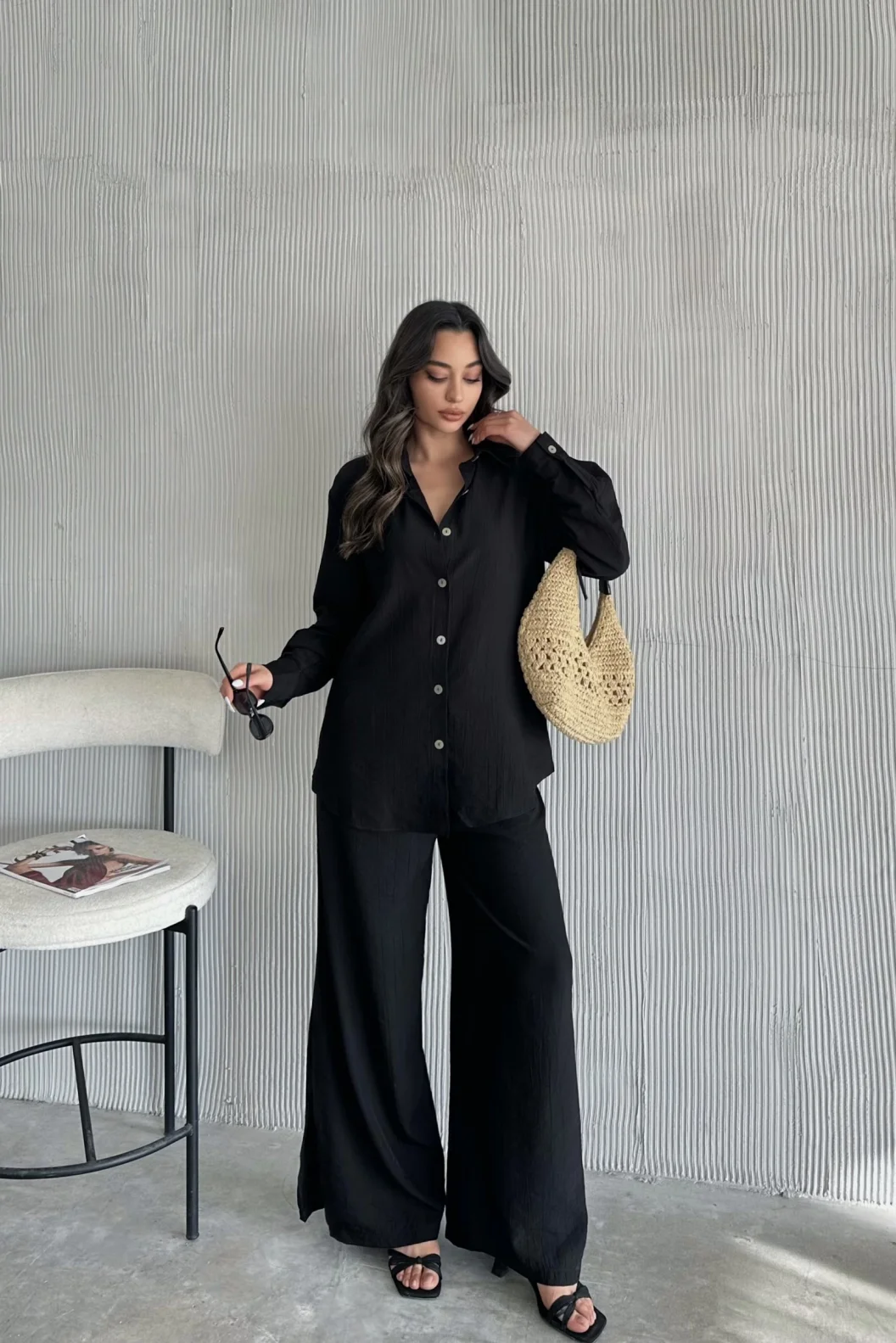 Siyah Çilek Gömlek Yırtmaçlı Pantolon Takım