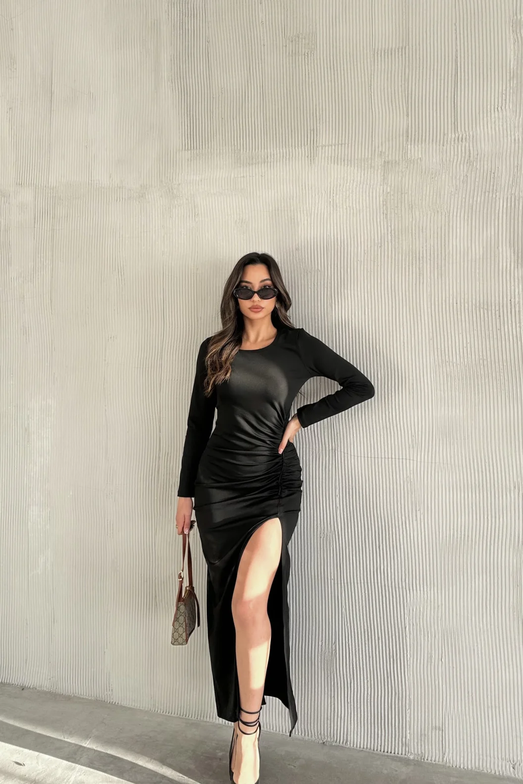 Siyah Dalgıç Büzgülü Yırtmaçlı Elbise