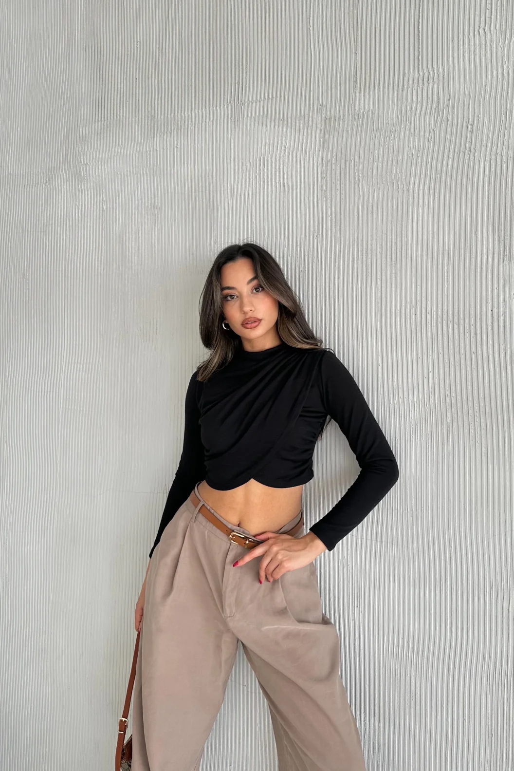 Siyah Kruvaze Omuz Büzgülü Bluz