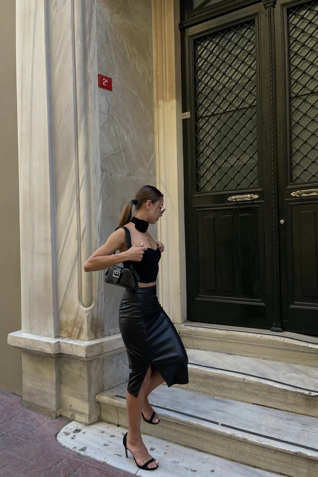 Siyah Önden Yırtmaçlı Deri Kalem Etek