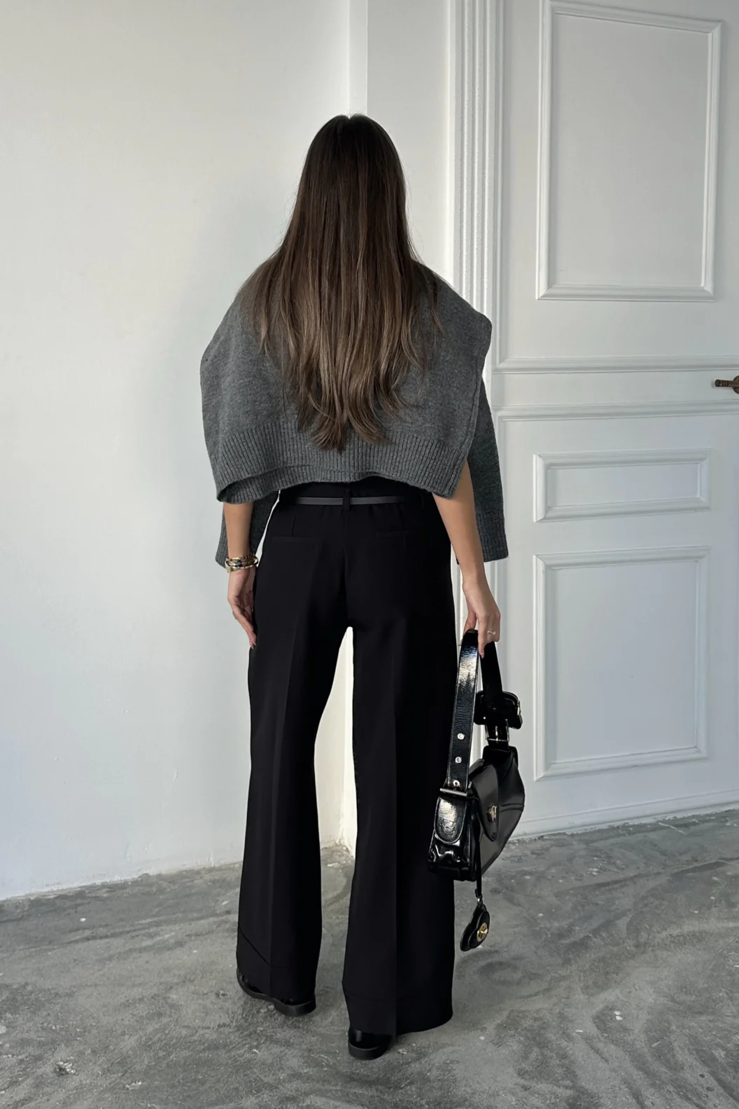 Siyah Paça Detaylı Kemerli Pantolon