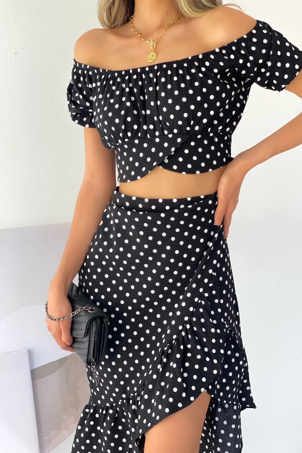 Siyah Puantiye Büstiyer Etek Takım