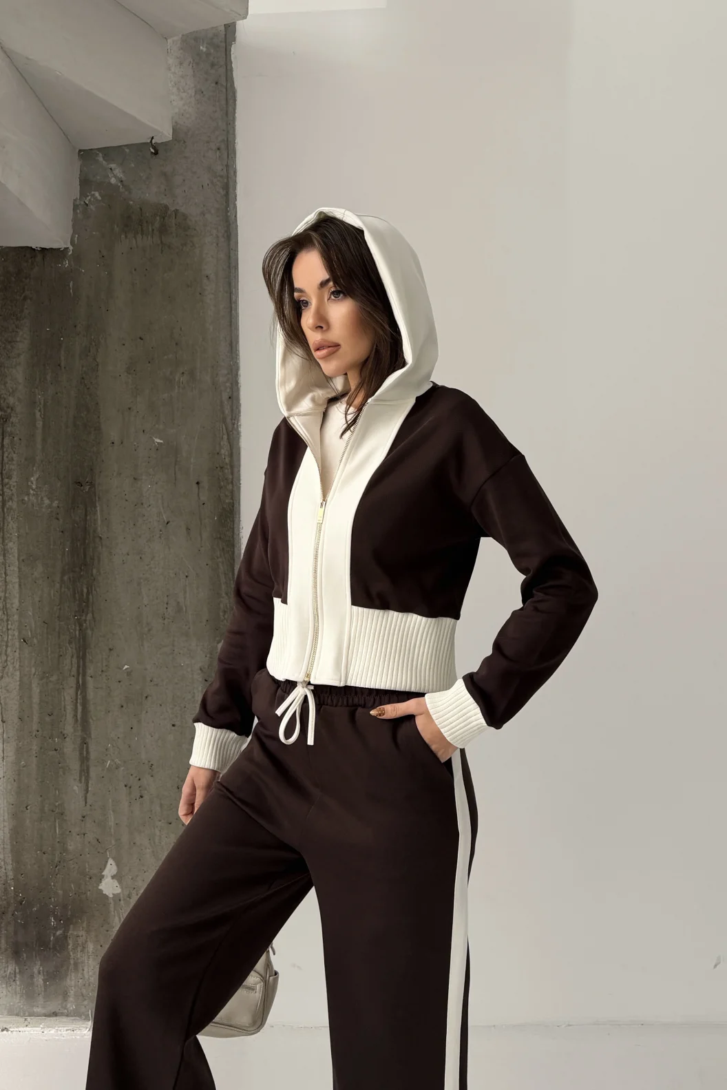 Triko Detaylı Kahve Kapüşonlu Modal Takım