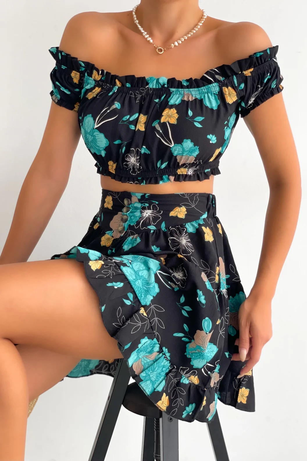 Turkuaz Çiçek Desenli Büstiyer Etek Takım