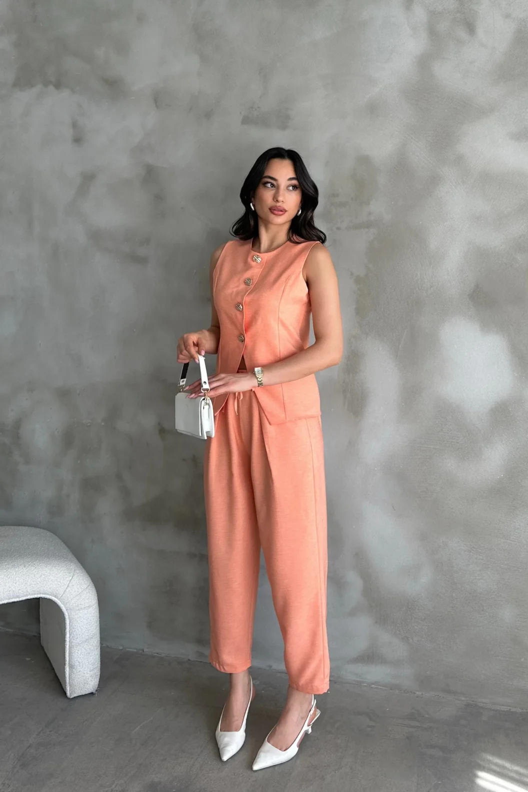 Turuncu Altın Düğmeli Yelek Pileli Pantolon Takım