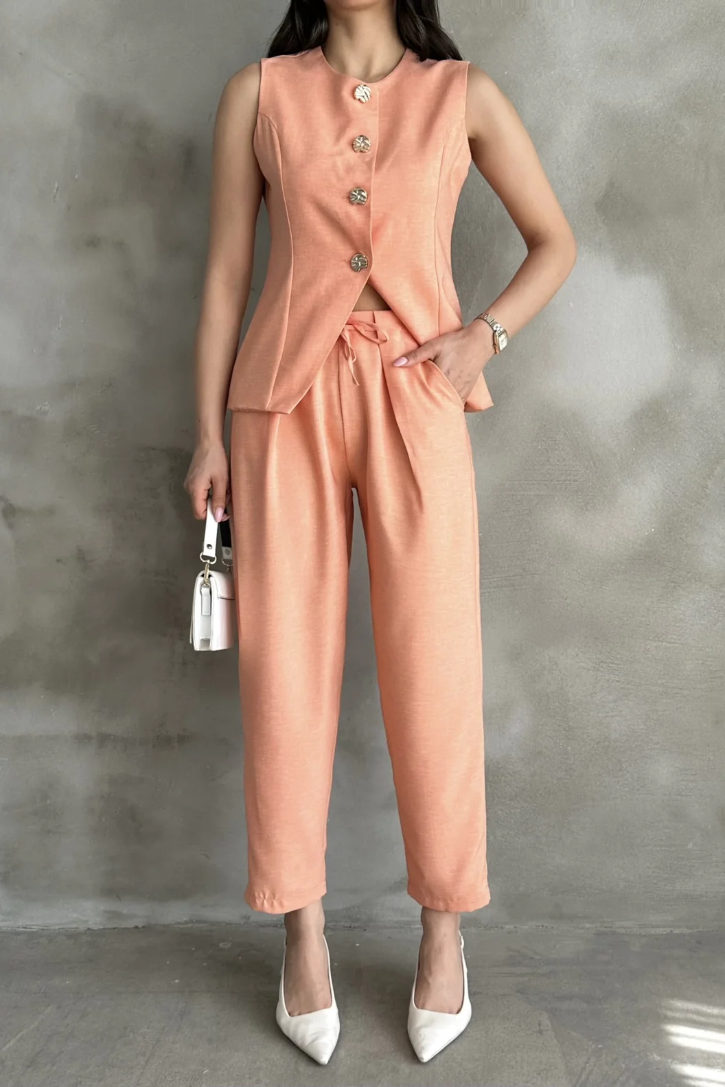 Turuncu Altın Düğmeli Yelek Pileli Pantolon Takım