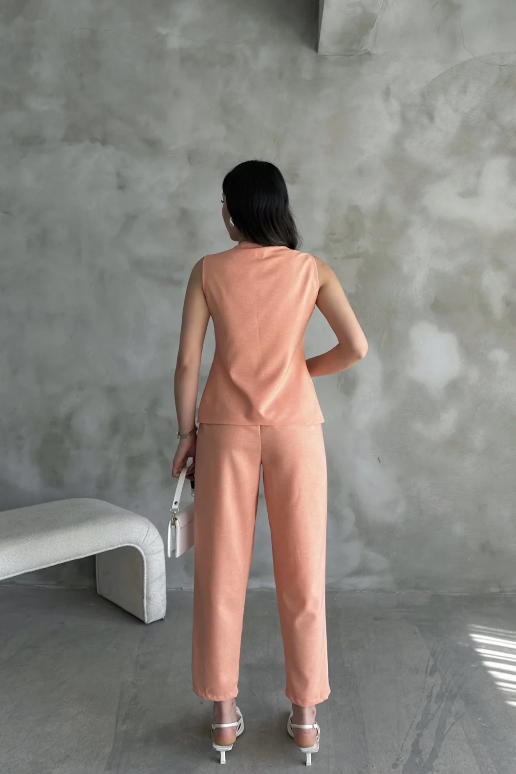 Turuncu Altın Düğmeli Yelek Pileli Pantolon Takım