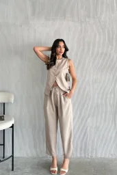 Bej Altın Düğmeli Yelek Pileli Pantolon Takım