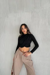 Siyah Kruvaze Omuz Büzgülü Bluz