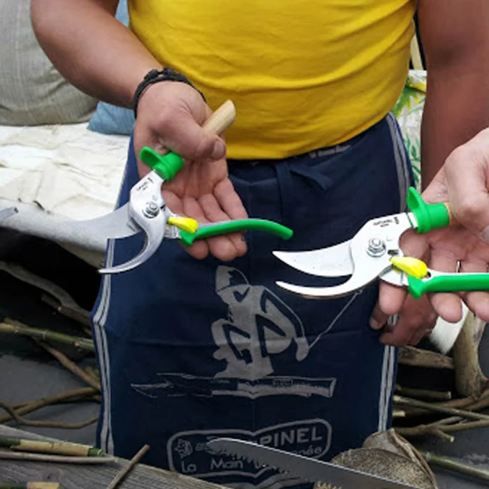 Opinel Kayın Saplı Budama Makası (Yeşil)