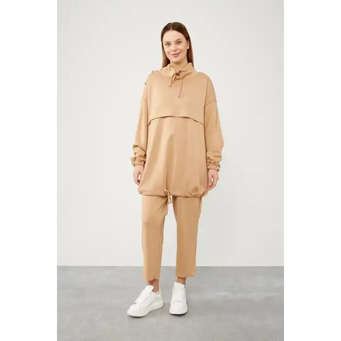 Bej Omuz Düğmeli İp Detaylı Spor Takım