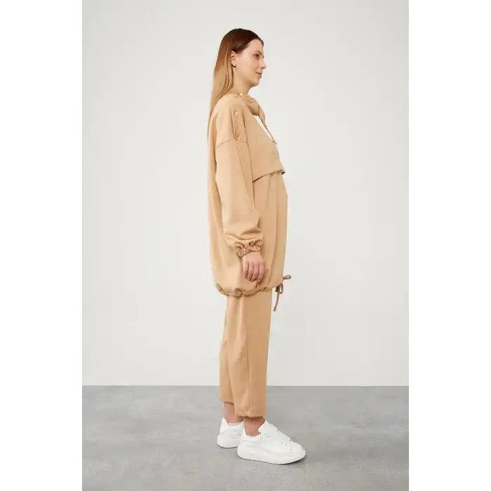 Bej Omuz Düğmeli İp Detaylı Spor Takım