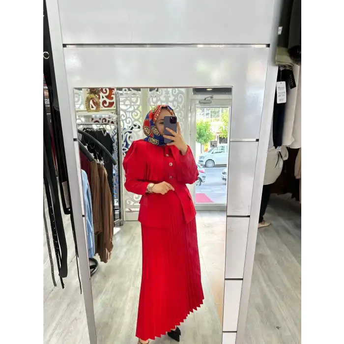 Kırmızı Pile Detaylı Etekli takım