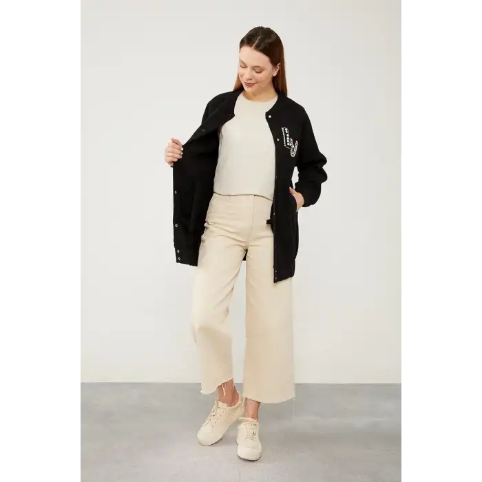 Siyah Triko İşlemeli Ceket