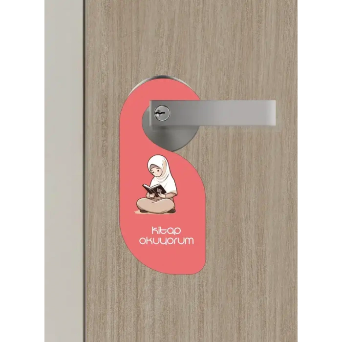 Kitap Okuyorum. Kız Kapı Askısı Kapı Uyarı Levhası
