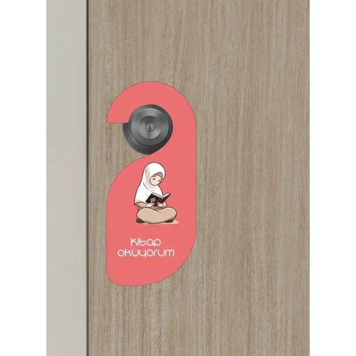 Kitap Okuyorum. Kız Kapı Askısı Kapı Uyarı Levhası