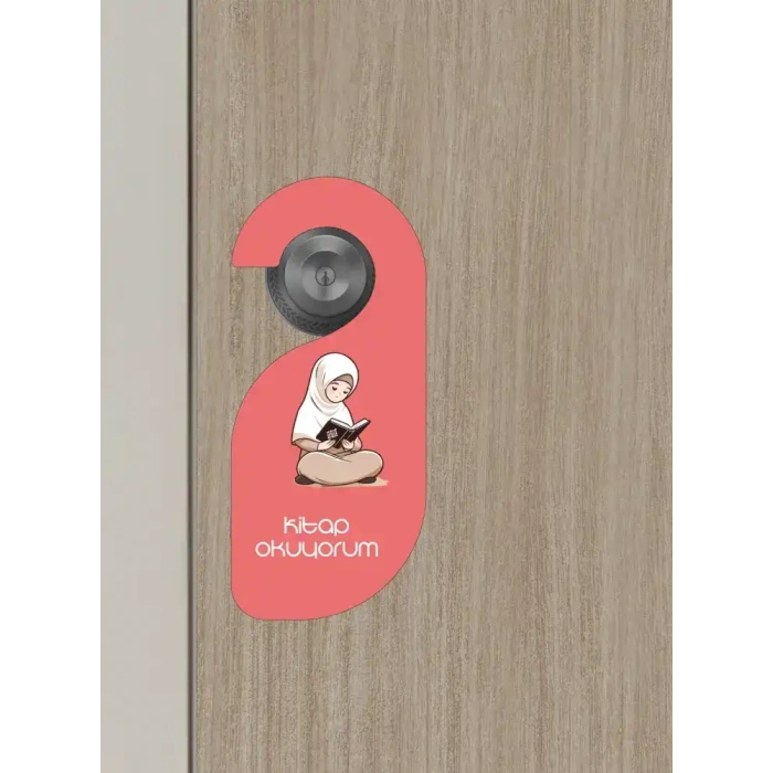 Kitap Okuyorum. Kız Kapı Askısı Kapı Uyarı Levhası