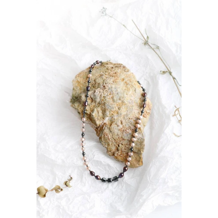 Lina, Hematit Aksesuarlı İnci Kolye