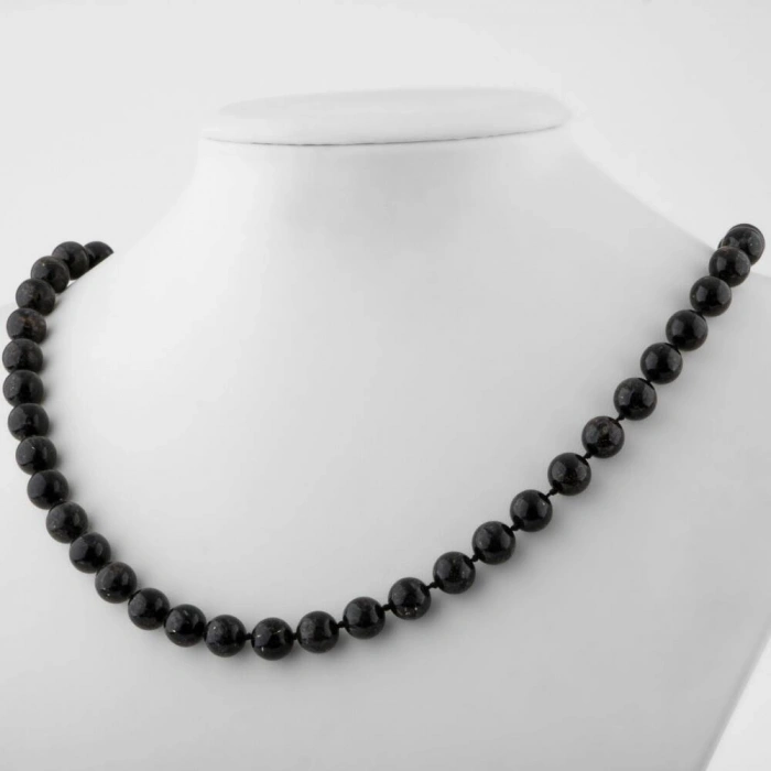 Nuummite 8 mm Düğümlü Doğal Taş Kolye