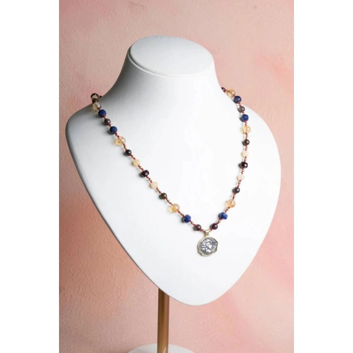 Sertifikalı Aslan Burcu Doğal Taş Makrome Kolye