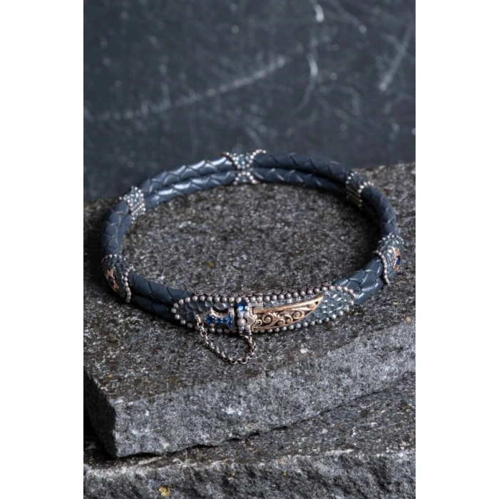 Sertifikalı El İşçiliği Gümüş Kılıç Detaylı Deri Bileklik (SK:197)