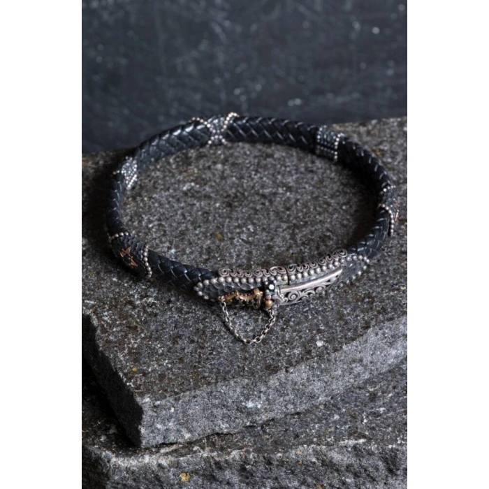 Sertifikalı El İşçiliği Gümüş Kılıç Detaylı Deri Bileklik (SK:198)