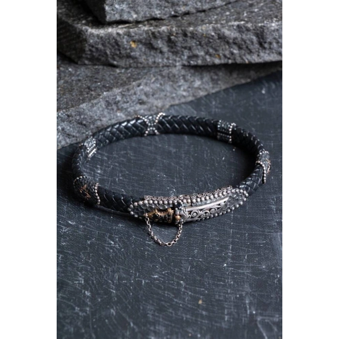 Sertifikalı El İşçiliği Gümüş Kılıç Detaylı Deri Bileklik (SK:198)