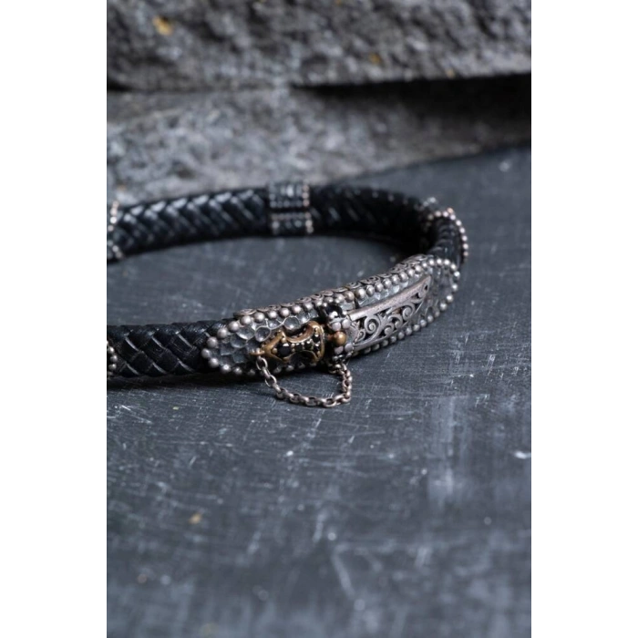 Sertifikalı El İşçiliği Gümüş Kılıç Detaylı Deri Bileklik (SK:198)