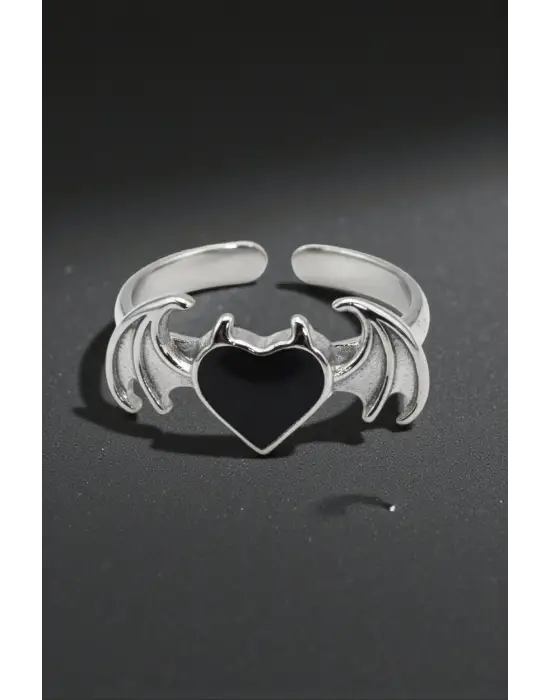 Gothic Punk Tarzı Yarasa Kanatlı Kalp Yüzük - Grunge ve Y2K Sokak Modası Takı
