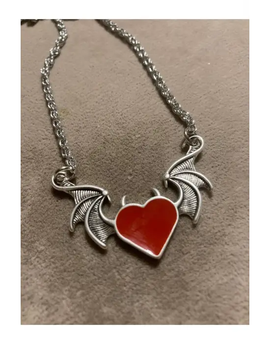 Kırmızı Kalpli Yarasa Kanatlı Zincirli Kolye