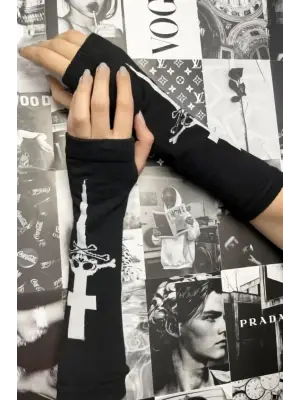 Anime Gotik Siyah Haç Kurukafa Kolluk