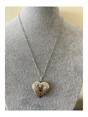Retro Antik El Yapımı Kalp Şeklinde Üstü Kalp Desenli Içi Açılan Kolye