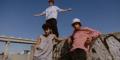 Sokak Stili İkonlarından İlham Alın: Sokak Modasında Son Trendler Neler?