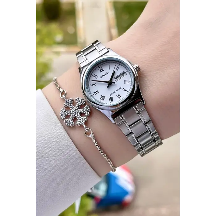 Casio CSISTE28 Kadranı Beyaz Takvimli Hediye Paketli Kadın Kol Saati