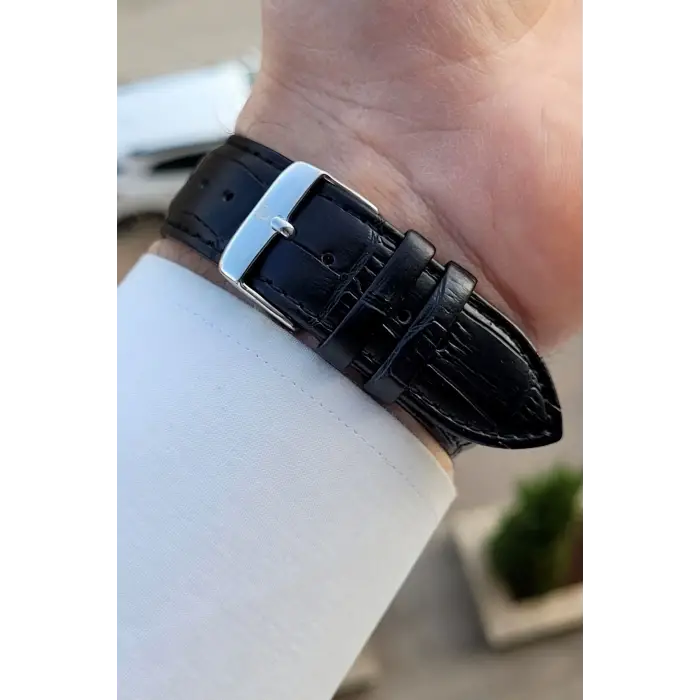 Kasası Gümüş Kordonu Siyah Renk 44 Mm Erkek Kol Saati