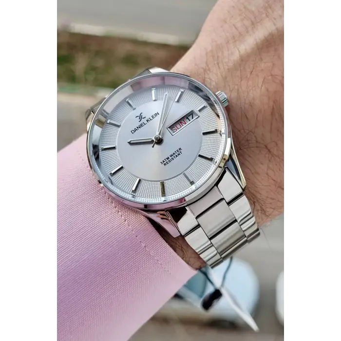 Gümüş Renk Takvimli 44 Mm Erkek Kol Saati