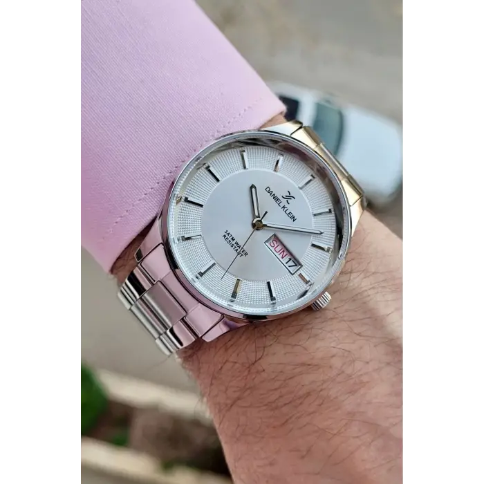 Gümüş Renk Takvimli 44 Mm Erkek Kol Saati