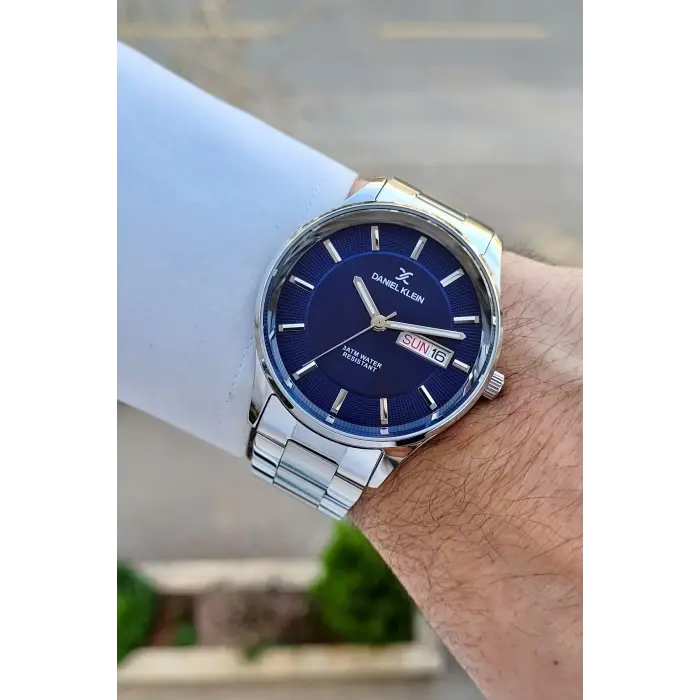 Kadranı Lacivert Kordonu Gümüş Renk Takvim Ve Gün Fonksiyonlu 44 Mm Erkek Kol Saati