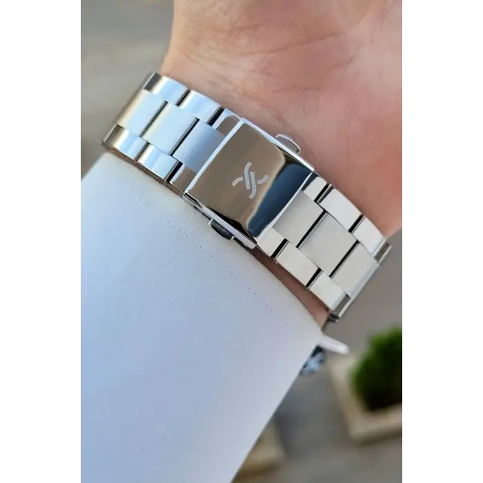 Kadranı Siyah Kordonu Gümüş Renk Takvim Ve Gün Fonksiyonlu 44 Mm Erkek Kol Saati