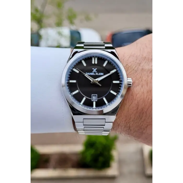 Kadranı Siyah Kordonu Gümüş Renk Takvimli 43 Mm Erkek Kol Saati