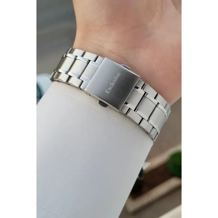 Kadranı Lacivert Kordonu Gümüş Renk 43 Mm İç Göstergeleri Aktif Erkek Kol Saati