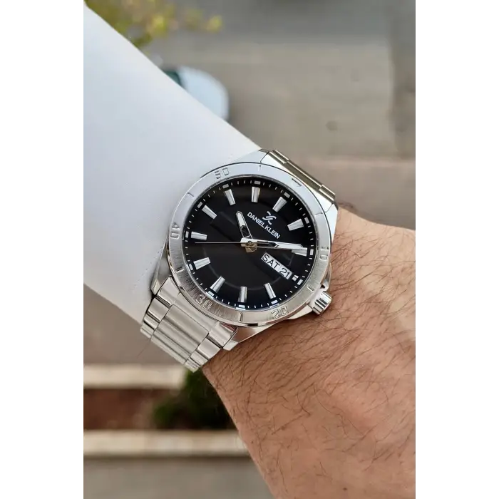 Kadranı Siyah Kordonu Gümüş Renk 43 Mm İç Göstergeleri Aktif Erkek Kol Saati